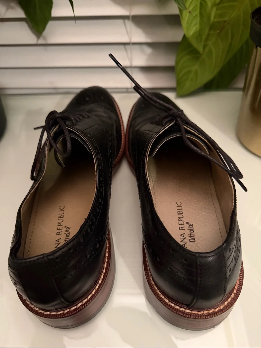 Banana Republic Black Leather Wingtip Derbys with Brown Trim